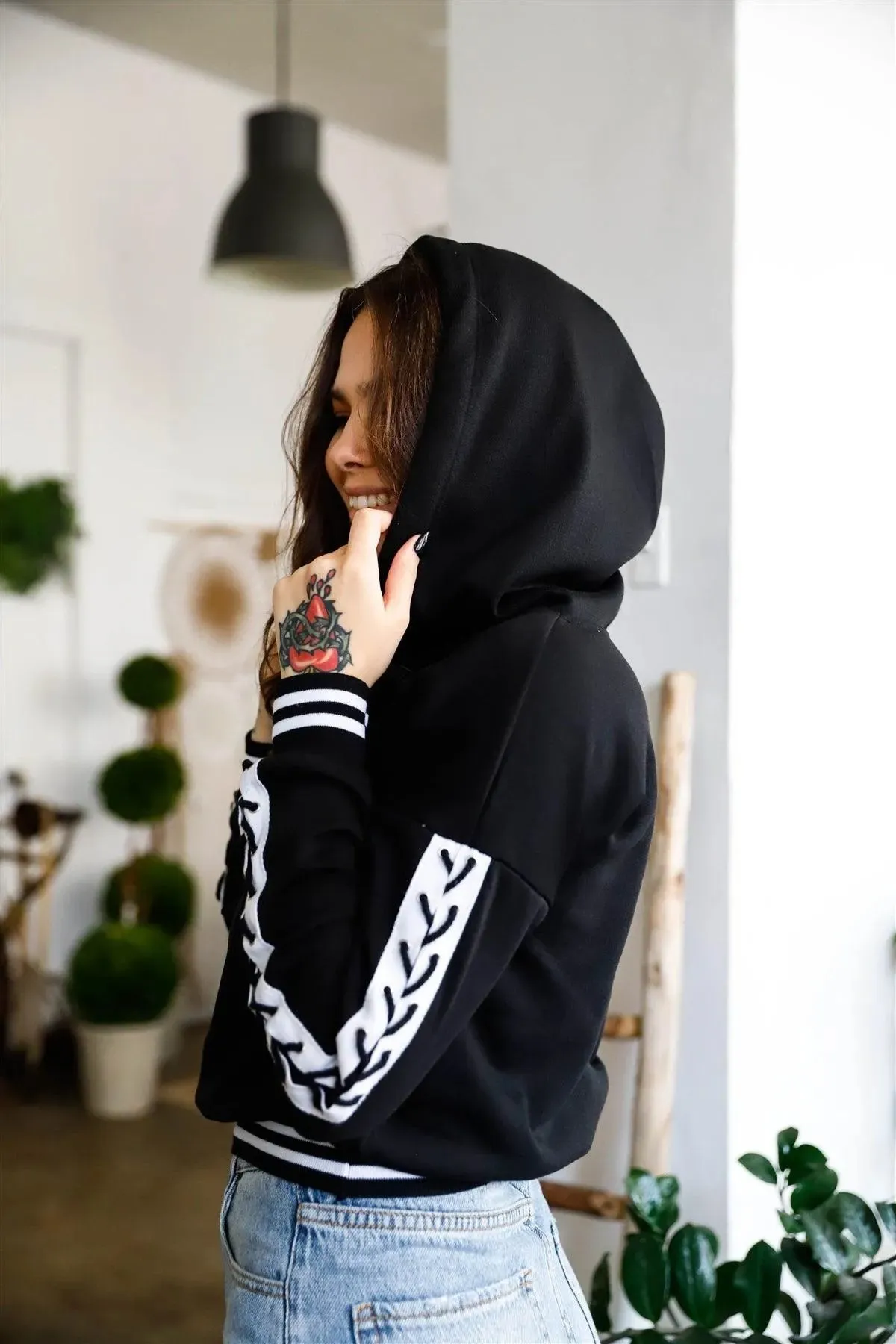 Black Contrast Lace Up Sleeve Detail Striped Cuff & Hem Hooded Sweatshirt /2-1
